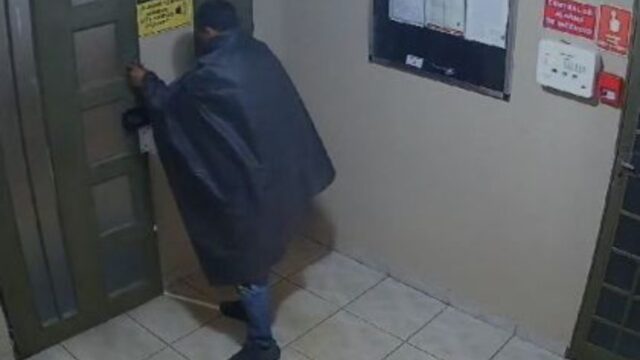Ladrão se passa por saco de lixo para invadir condomínio em Uberlândia