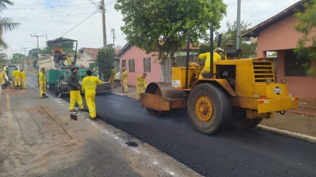 Em parceria com o Governo de Goiás, Goiandira inicia recapeamento asfáltico na avenida Esaú Marques