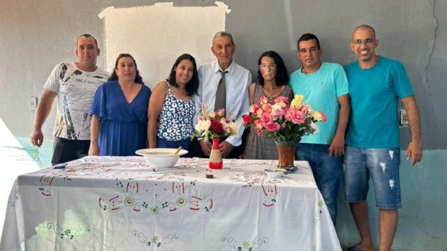 Sr. Eurípedes Pereira da Luz, celebra 80 anos, com almoço no Centro Comunitário da Mumbuca, em Três Ranchos