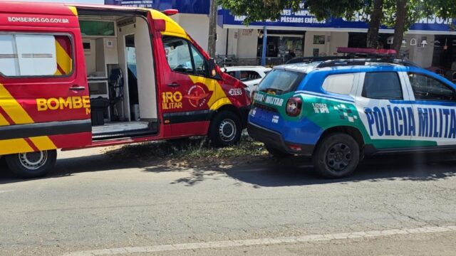 Colisão entre carro e moto deixa motociclista ferido, em Catalão