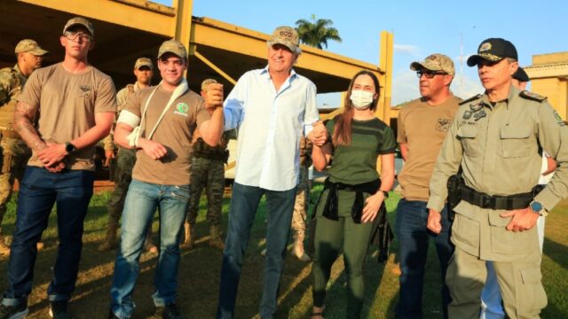 Caiado visita PMs feridos e ressalta preparo das forças de segurança