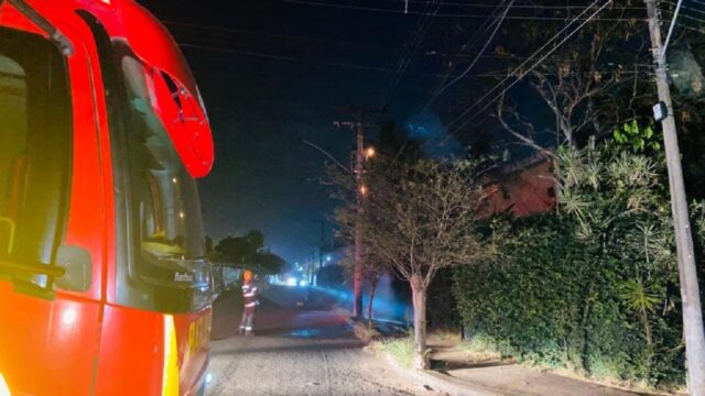 Em Catalão, Corpo de Bombeiros combate incêndio em transformador de energia