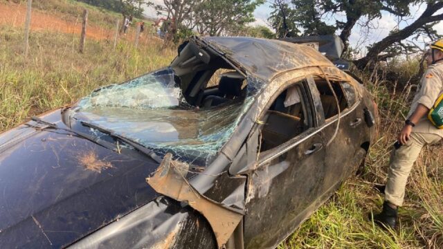 Acidente em Piracanjuba: Veículo capota na GO-139 e deixa dois feridos