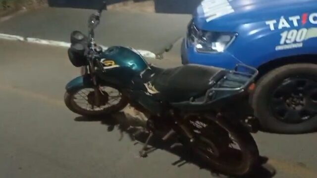 Motocicleta furtada em Orizona é recuperada pela polícia e suspeitos são detidos