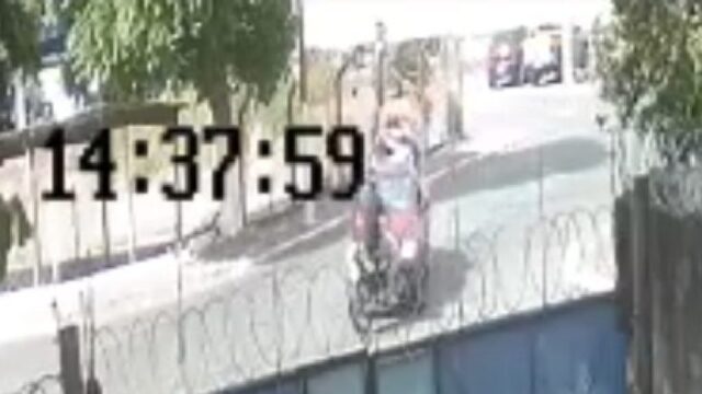 Acidente de trânsito: Picape colide contra moto deixando vítima com ferimentos, em Catalão; VÍDEO
