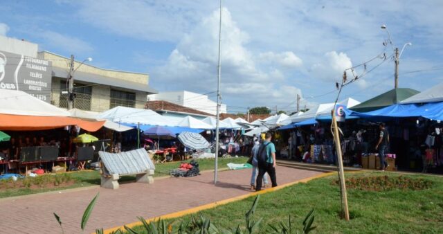 Equatorial Goiás orienta comerciantes sobre ligações provisórias na Festa do Rosário, em Catalão