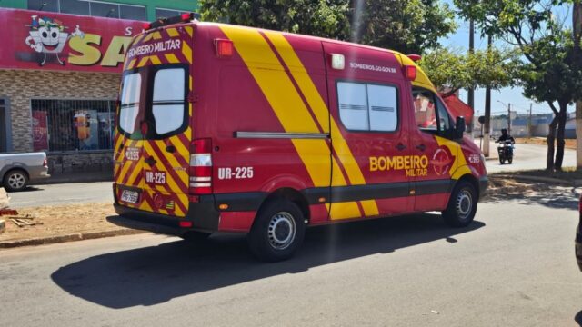 Homem sofre ferimentos após acidente de trânsito no Bairro Castelo Branco, em Catalão