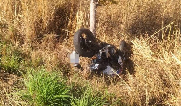 Homem fica ferido após queda de moto na GO-330, em Catalão