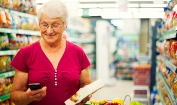 Procon estadual faz alerta sobre direitos do consumidor com mais de 60 anos