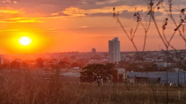 Onda de calor: Inmet emite alerta vermelho de 'grande perigo' para Catalão; temperatura na madrugada chegou aos 27°C