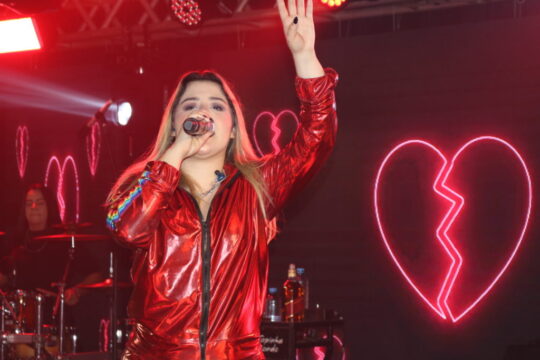 Japinha Conde: Casa lotada e noite de sucesso no Fogão de Lenha Show em Catalão - Veja as fotos!