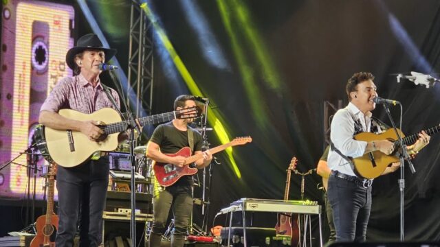 Di Paullo e Paulino reúne multidão no aniversário de Ouvidor