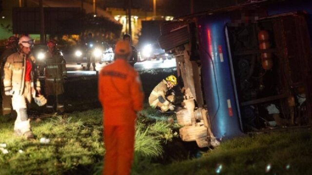 Ônibus de turismo tomba e deixa ao menos 5 mortos e 18 feridos no DF