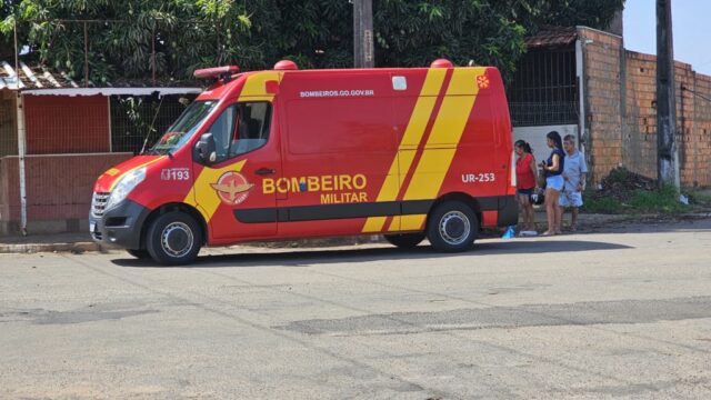 Motociclista fica ferido após colidir em carro na Vila Cruzeiro II, em Catalão