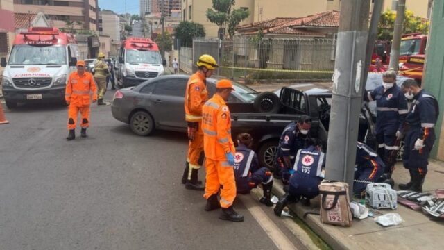 Motorista morre após bater em outro carro no Bairro Abadia em Uberaba