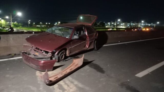 Engavetamento envolvendo três veículos deixa cinco feridos na BR-365 em Uberlândia