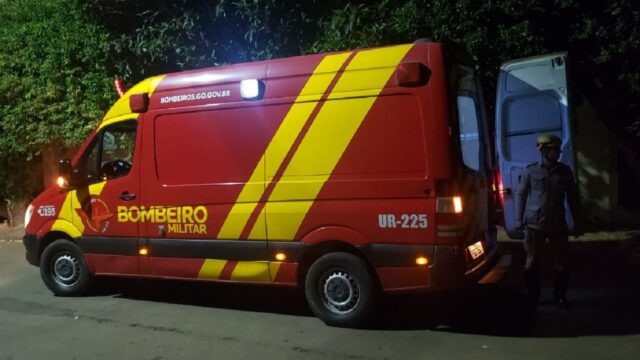 Colisão entre carro e moto deixa uma vítima ferida no bairro Ipanema, em Catalão