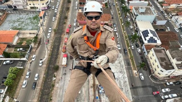 Bombeiros de Catalão aprimoram técnicas de resgate em treinamento de altura