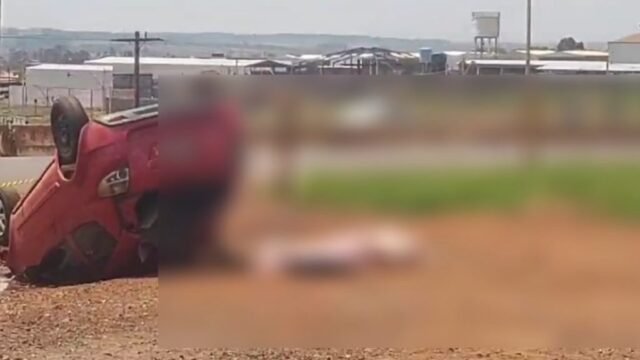Veículo capota na BR-060 e corpo humano envolvido em tecido é arremessado para fora em Rio Verde