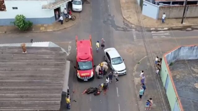 Colisão entre carro e moto deixa mulher ferida no bairro Progresso, em Catalão