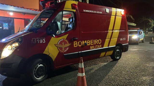 Em Catalão, homem invade casa com arma branca e agride ex-companheira, filho e amiga
