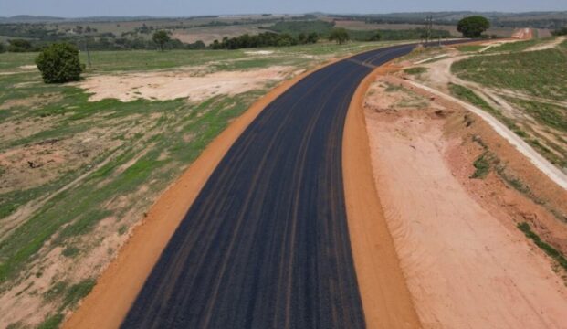 Obra do Contorno Oeste de Pires do Rio avança para etapa de pavimentação
