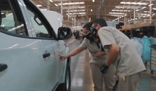 Fábrica da HPE Automotores em Catalão, única no Brasil que fabrica veículos totalmente customizados