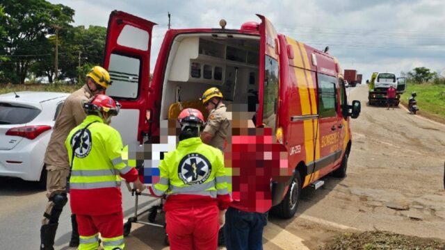 Motociclista fica ferido ao colidir com carreta, no trevo de acesso ao bairro Pontal Norte em Catalão