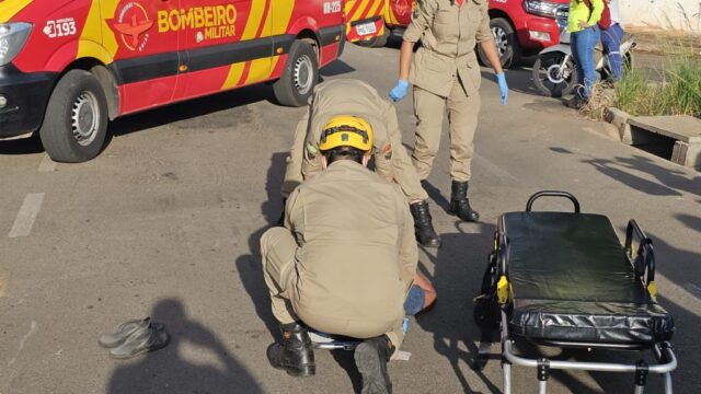 Homem fica ferido após sofrer queda da moto que conduzia, no Setor Santa Helena II, em Catalão
