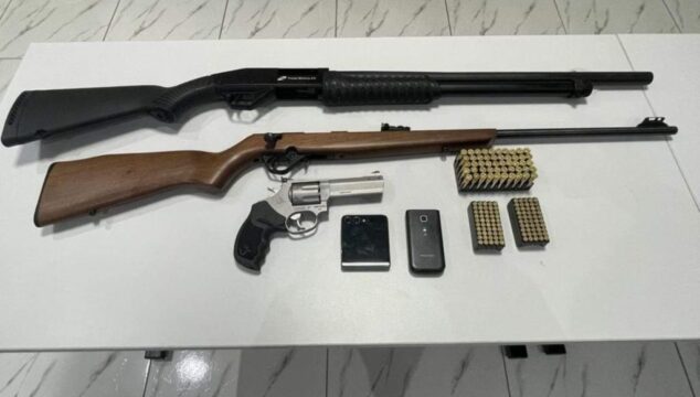 Polícia Civil realiza mandado de busca e apreensão em casa de homem investigado por ameaça e crime contra a dignidade sexual de uma advogada, em Caldas Novas