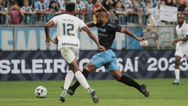 Goiás perde para o Grêmio por 2 a 1 de virada e é rebaixado para a Série B; Tricolor Gaúcho se classifica para a Libertadores 2024