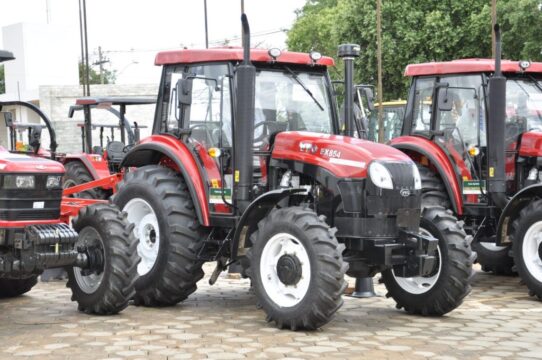 Governo de Goiás entrega máquinas agrícolas a 22 prefeituras, incluindo Catalão, Davinópolis e Ipameri