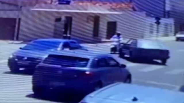 Câmeras registram acidente em Catalão: motorista imprudente colide com motociclista e foge do local