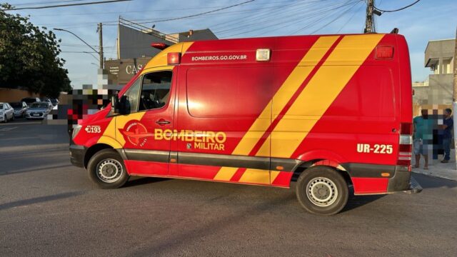 Idosa é atropelada por automóvel ao fazer travessia em cruzamento de ruas, na Vila Mutirão, em Catalão