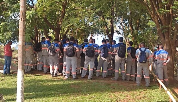 Catalão: Equipe de coordenação do SINTRACOM e SIMECAT recebe demandas dos trabalhadores da GPS, no Terminal da Niobrás