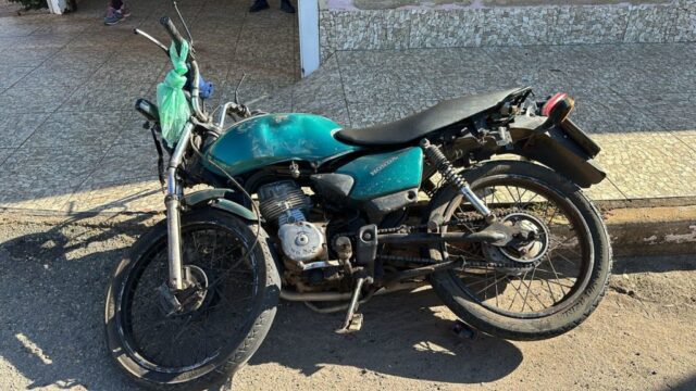 Motorista não respeita sinalização e colide contra motociclista no Bairro Jardim Brasília, em Catalão