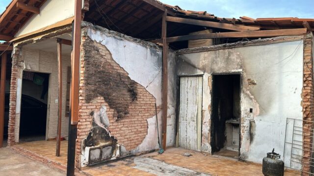 Solidariedade: Família busca ajuda após incêndio destruir parte da casa e sofrer perda trágica, em Catalão