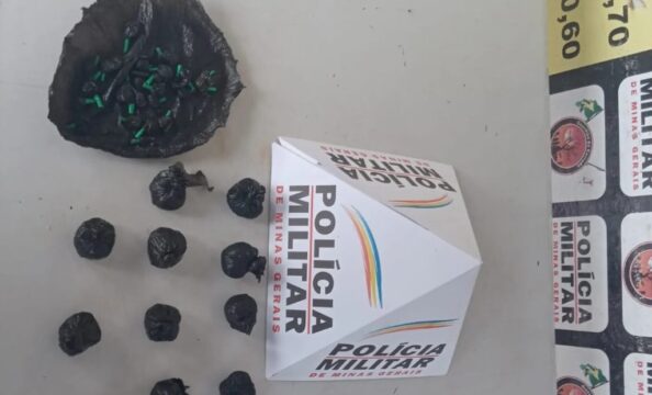 Menor responsável pelo tráfico de drogas em Uberlândia é apreendido com 324 porções de cocaína escondidas no banheiro