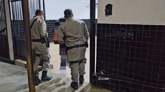 Ação rápida da PM: mulher é presa em flagrante suspeita de homicídio em Catalão; arma do crime é apreendida