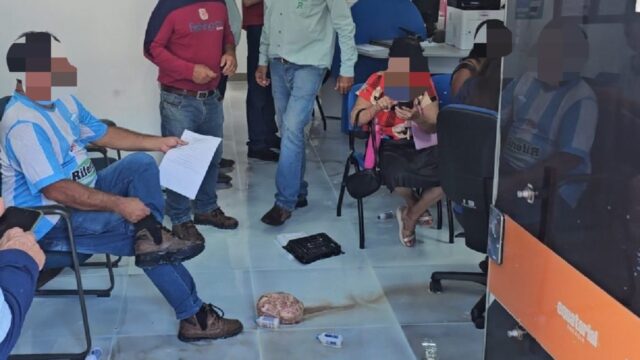 Produtores protestam: Leite e carnes são arremessados no escritório da Equatorial em Catalão em represália à falta de energia