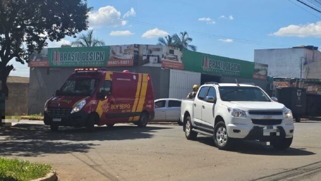 Acidente envolvendo uma motocicleta e uma caminhonete deixa homem ferido no bairro Castelo Branco, em Catalão