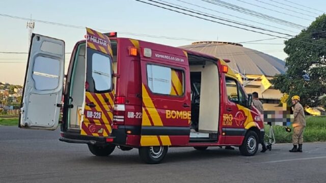 Colisão carro versus moto deixa motociclista com ferimentos no Bairro Santa Cruz, em Catalão
