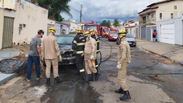 Em Caldas Novas: Bombeiros combatem incêndio em veículo