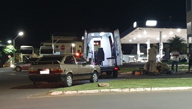 Acidente entre carro e moto deixa homem ferido em Catalão