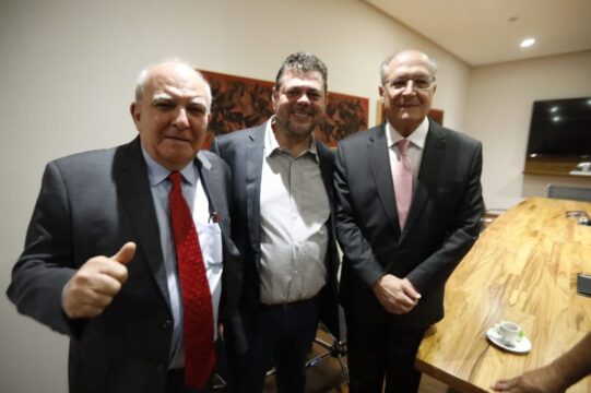 Carlos Albino, presidente do SIMECAT, toma posse na diretoria da CNTM, como secretário de finanças