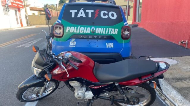 Moto com registro de apropriação indébita é recuperada pelo Tático Móvel, em Catalão