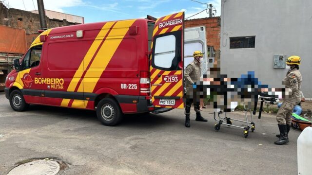 Colisão entre mototaxista e entregador de gás deixa passageira de veículo ferida na Vila Margon 2, em Catalão