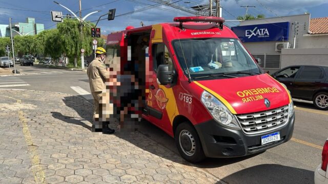 VÍDEO: Câmera de monitoramento flagra acidente de trânsito entre caminhonete e motocicleta na região central de Catalão