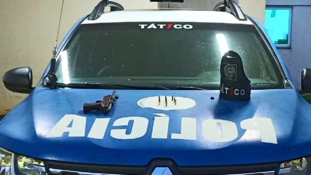 Tático Móvel em ação: Suspeito é detido com arma de fogo durante abordagem policial em Ouvidor