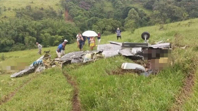 Avião cai e deixa 7 mortos na zona rural de Itapeva, em Minas Gerais